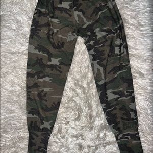 XS camo joggers